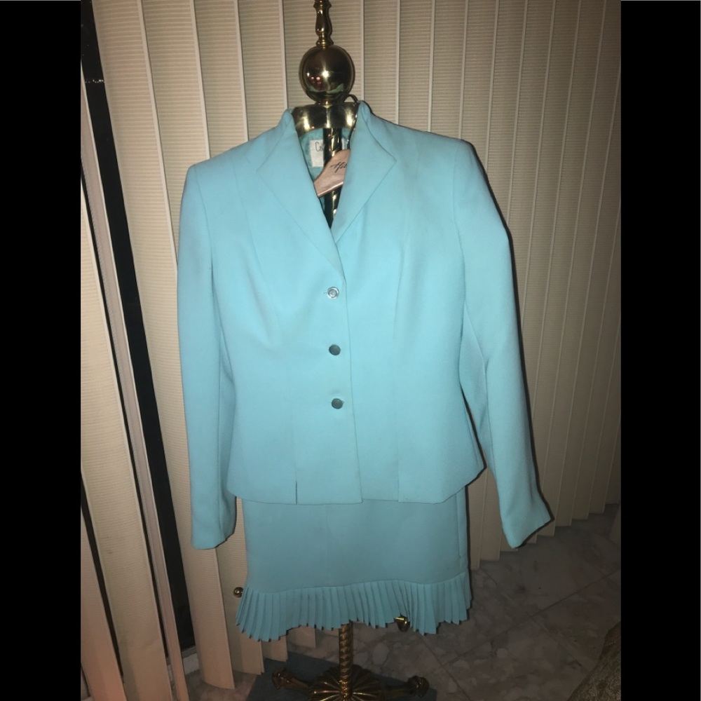 CollectionsLeSuit Turquoise suit pleated Edge NWOT